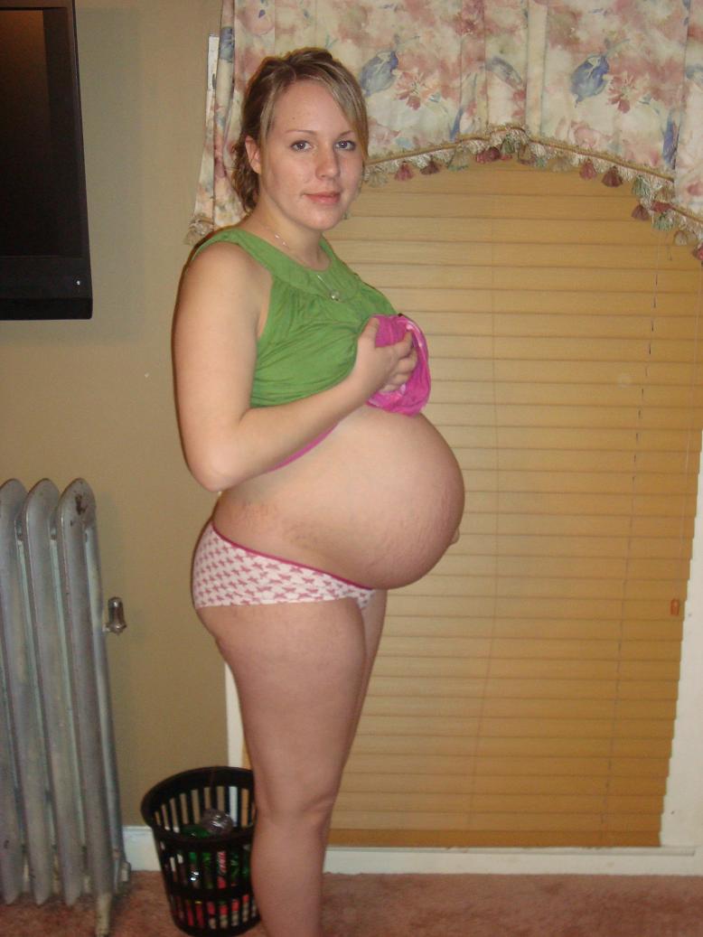 Голая беременная на кухне
